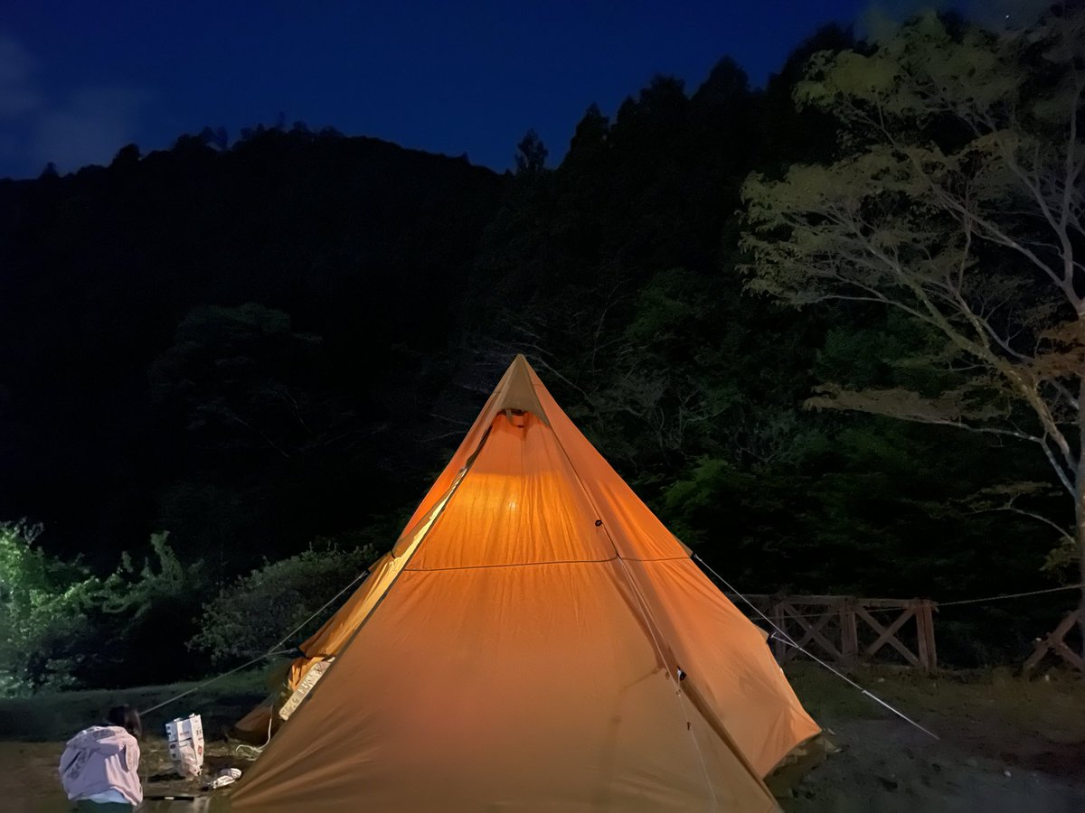 mayucamper's tweet photo. 自己紹介です。
【性別】　　中年女性
【ジョブ】　シングル母で会社員
【ファミリー】ムスメ7歳
【スタイル】グル、デュオ、ソロ
【HRとCR】HR4、camp3年
【装備】tent mark Designs、helinox、
　　　　DOD、etc…
【弱点】虫、貧弱

FF関係無く、よろしくお願いします🥰
#プロフィール 
#mayucamp https://t.co/CaNWAJyxiT
