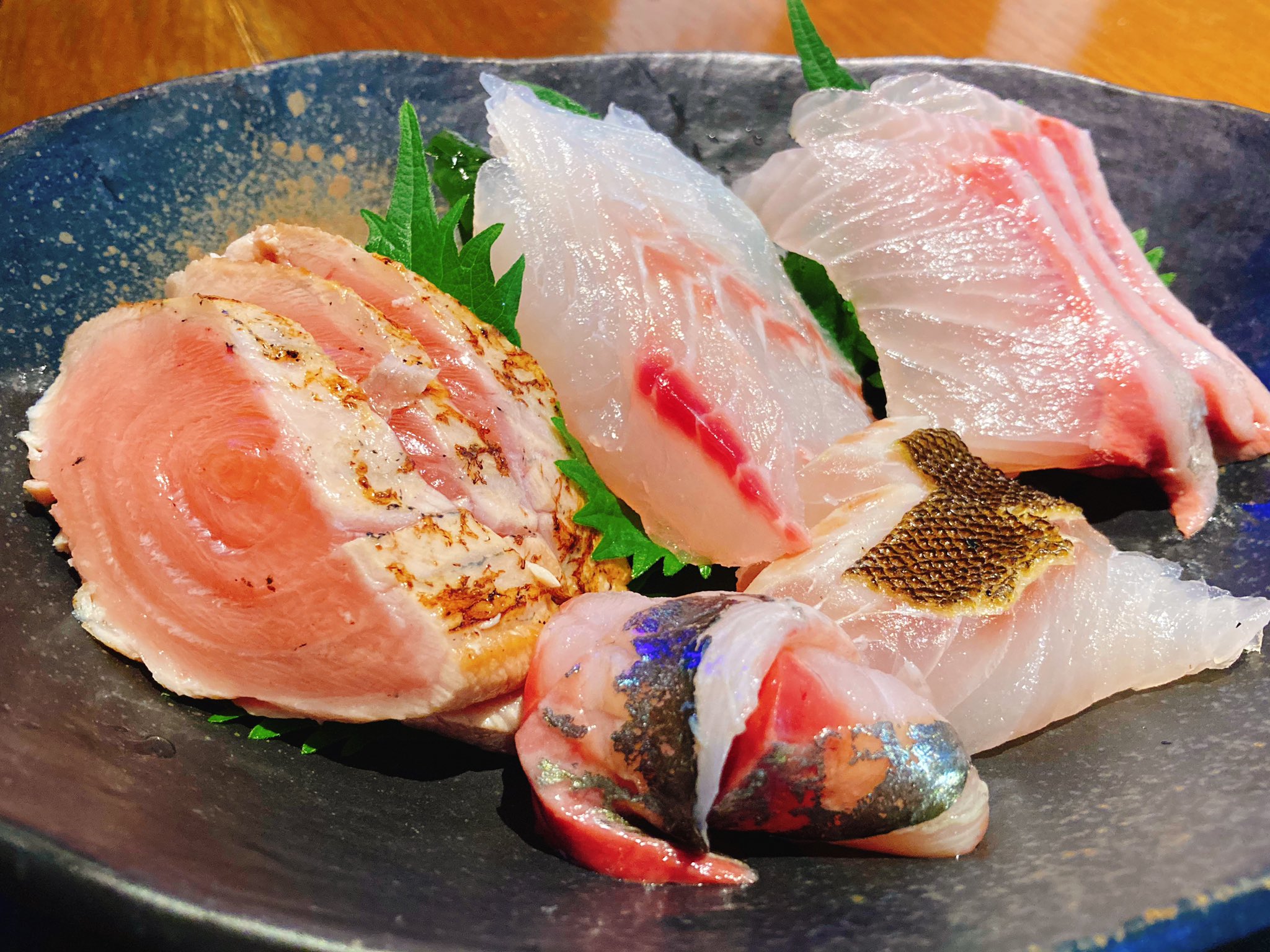 お魚とお酒の店 釣よし 本日15日のお刺身はちょっと珍しいラインナップ 本マグロの頭肉 ウメイロ カンパチ アジ イサキ マグロ脂のりよきです O O 多満自慢さんの塩麹を使ったカンパチの塩麹焼きもうまし 本日は12 00 00の営業です