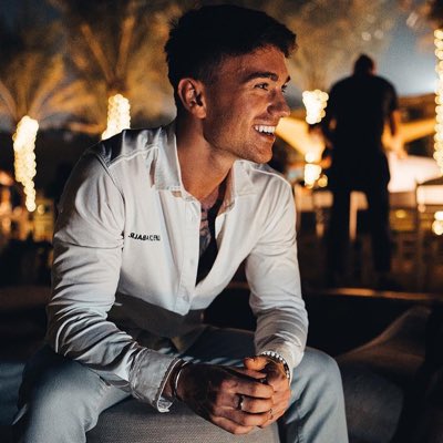 FoolishAsFuck's tweet image. #NewProfilePic I own shirts. Who knew? -laughs-