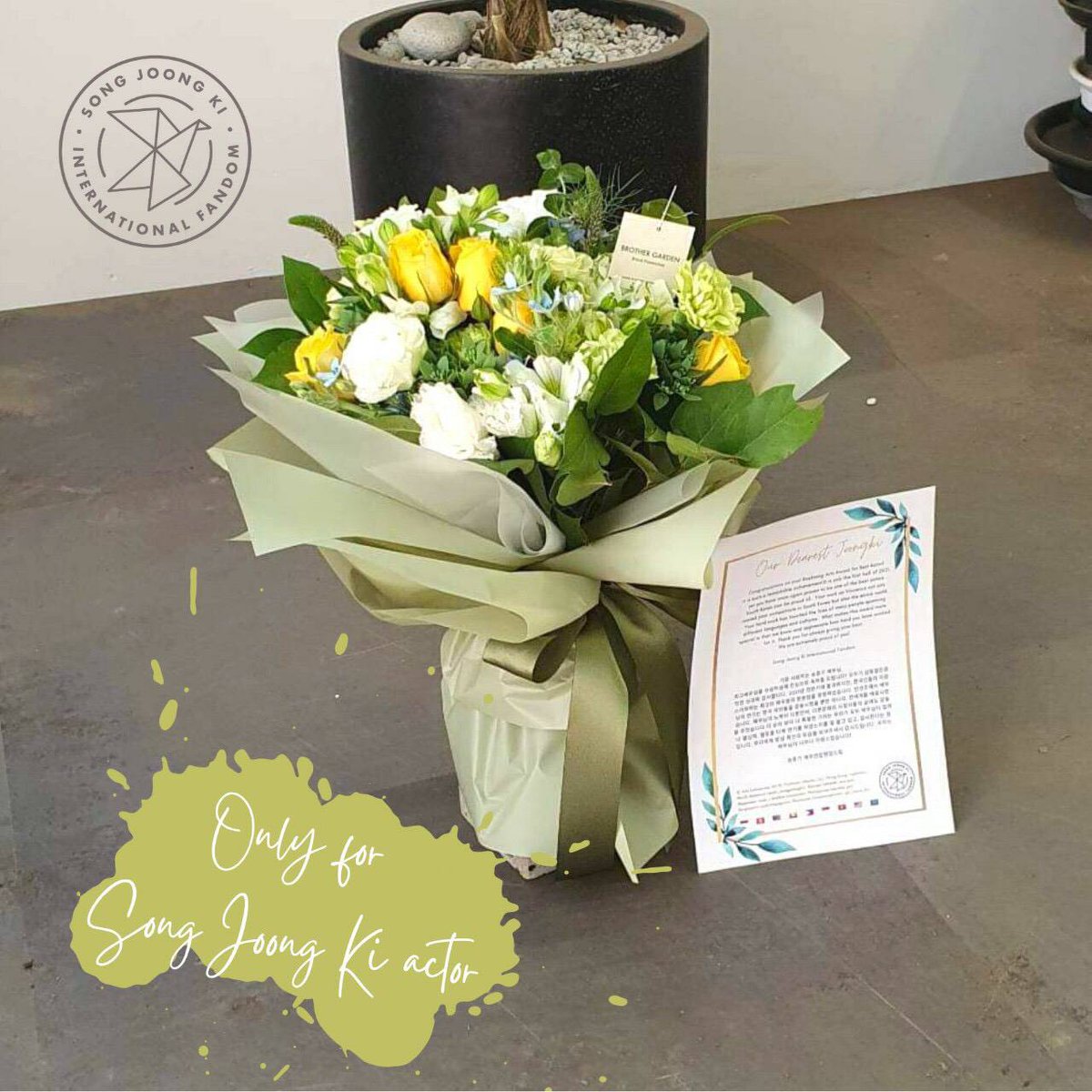 MYJOONGKIAILE's tweet photo. After the Baeksang Award Ceremony, the International Fandom has sent a bouquet of flowers to express our thanks to Actor Song  and to wish him another great journey ahead after a marvelous comeback with Space Sweepers and Vincenzo.  

#songjoongki #宋仲基 #송중기 

Cr logo https://t.co/6XsiOT1hZb