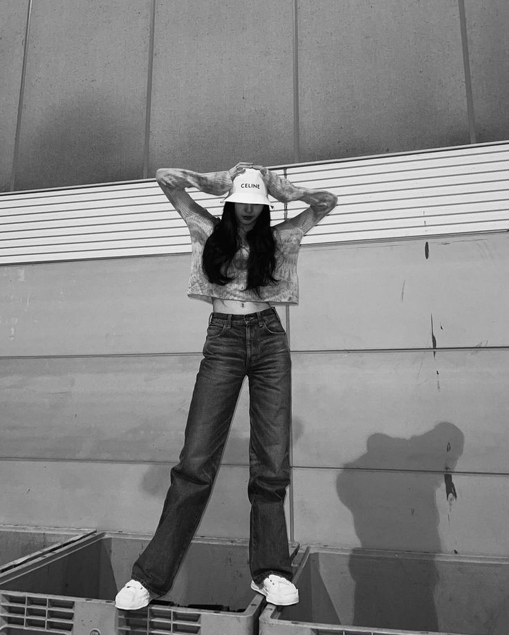 hourly lisa tweet media