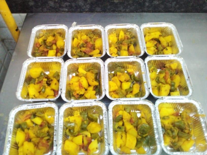 SehwagFoundatn's tweet photo. Privileged to have offered over 51000 free home cooked meals so far to covid patients in the last month in Delhi NCR. If you have a family in Delhi which is affected by Covid and need home cooked food made with love, please do DM. https://t.co/6Qc4ZktUFY