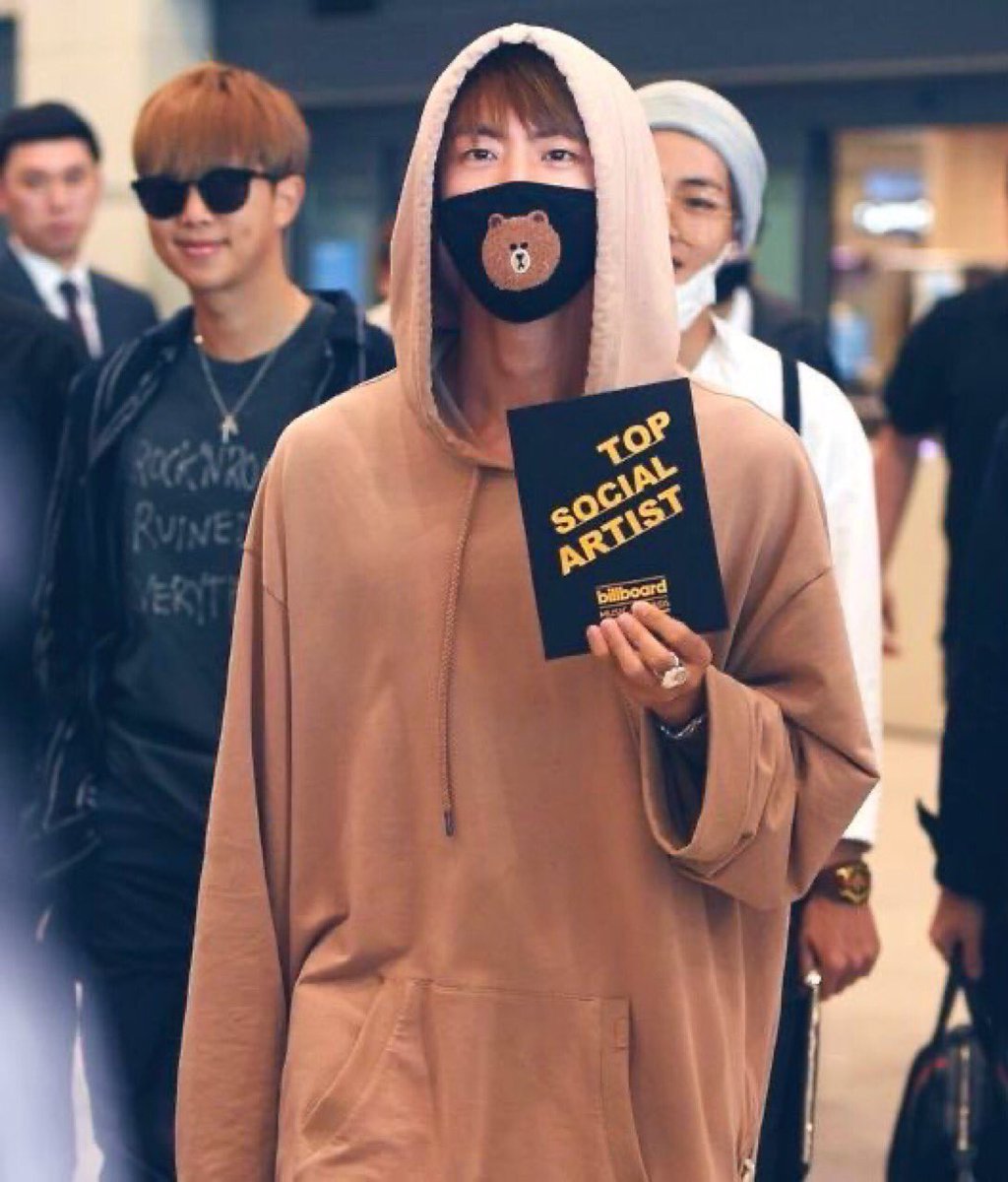Viper0699's tweet photo. Bringing the infamous paper award home for @BTS_twt for #BBMAsTopSocial. RT to vote too💜 https://t.co/7zdvM9T5xA