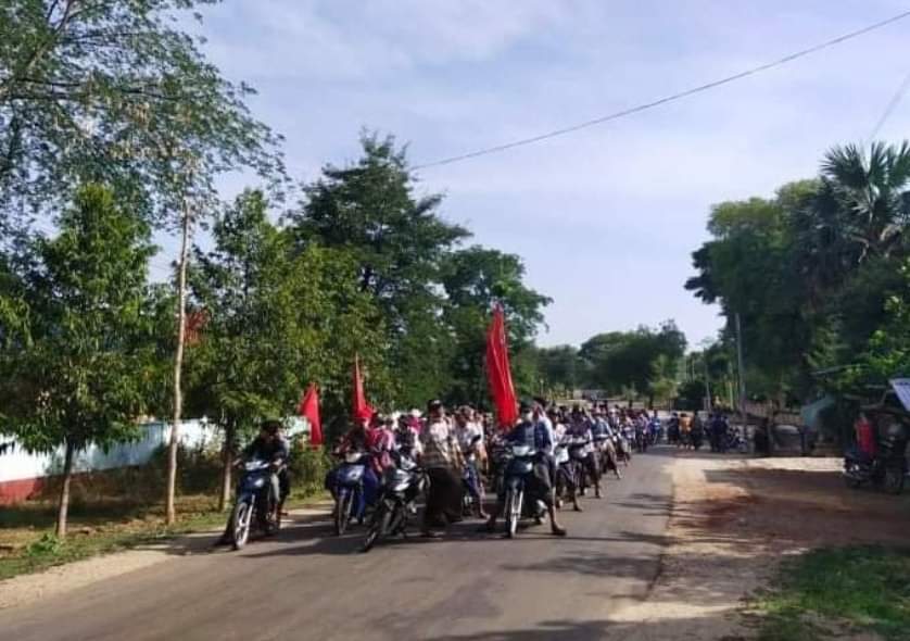 may08996495's tweet photo. Anti Dictatorship Marching Strike with motorcycles in Myaing , Magway.

#May15Coup #WhatsHappeningInMyanmar
https://t.co/iY9wyXrDeR