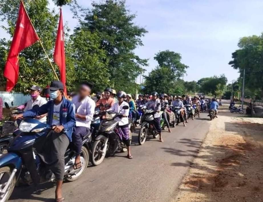may08996495's tweet photo. Anti Dictatorship Marching Strike with motorcycles in Myaing , Magway.

#May15Coup #WhatsHappeningInMyanmar
https://t.co/iY9wyXrDeR