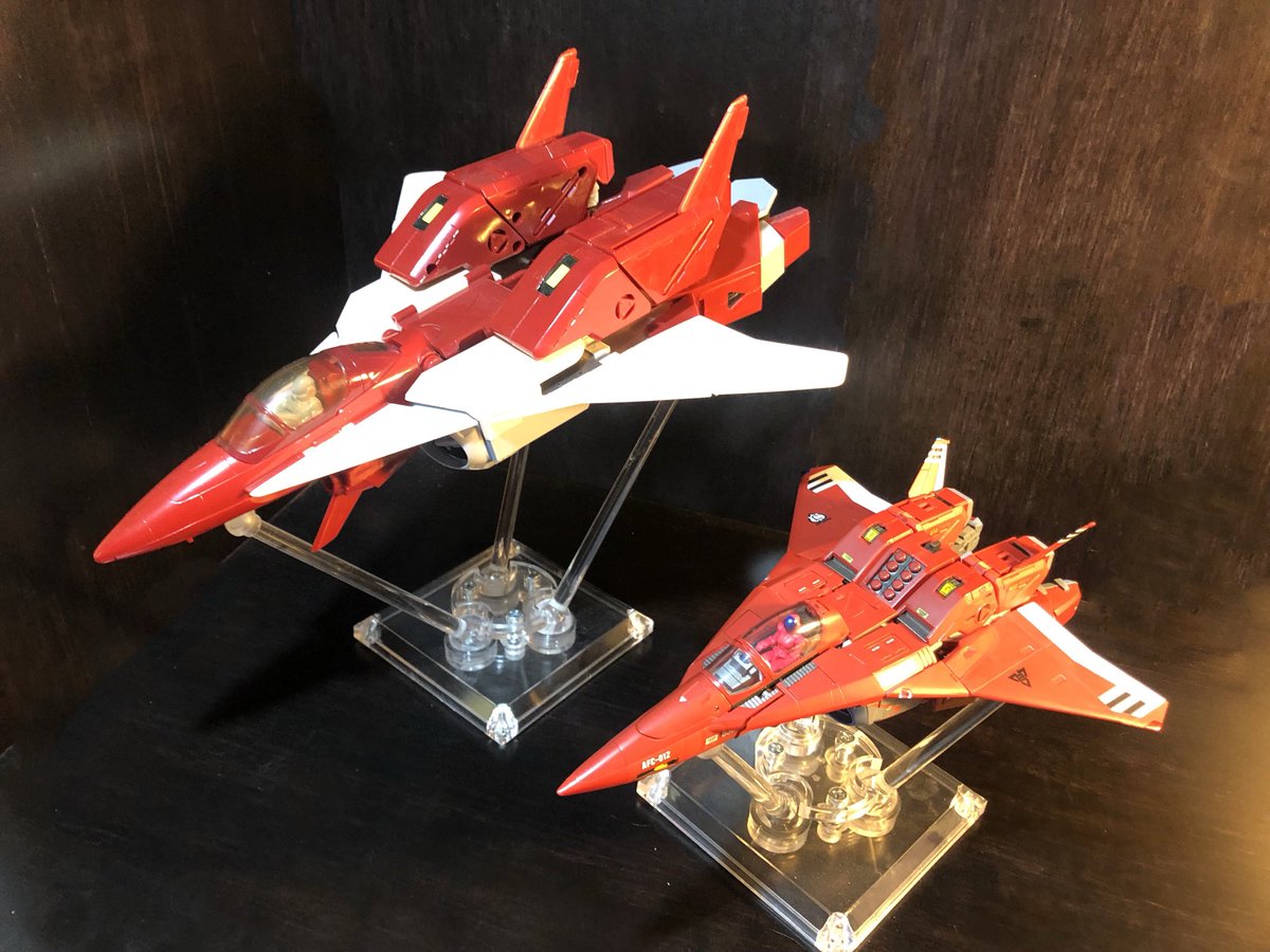 80sForNow's tweet photo. Here are comparison pictures between the new 1:48 scale #Robotech / #Mospeada #Alphafighter design with the vintage #Gakken 1:35 scale Alpha. I love the vintage Alpha, but the new design really captures the correct proportions from the show and line art. 👍 https://t.co/KzRo1wbjaa