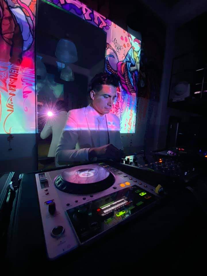 Floraf_2019's tweet photo. Si la #TrafficLigthPoolParty se puso ufff...
...no pueden perderse este show de 5 djs
โฆ๐ง#ElectricSWParty๐งโฆ
22 MAYO 2021
๐ยฟUstedes ya reservaron?๐
#lifestyleSW
#lo_vivimos
#Spacio_W
#beSW
Mas info @FerMarSW1 and @LuisAnd1993
๐ ๐ https://t.co/yEc5dJsgnx