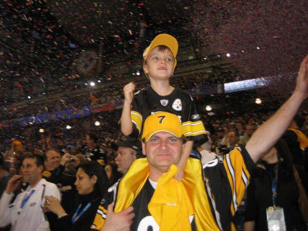 Oprtnst's tweet image. I took this pic of a father and son moments after @_BigBen7 won his first SB in Detroit. It just feels like they should have it....maybe #steelernation can help identify this dynamic duo?! 🙏🏽🏈