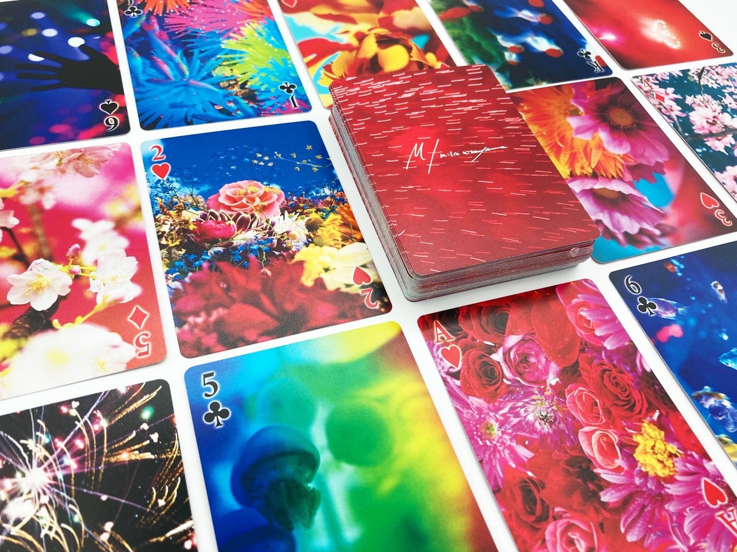 蜷川実花 54枚 ぜんぶ絵柄の違うトランプ 今日から発売スタートです カードゲームにはもちろん 飾っても 遊んでも綺麗で楽しいよー これ本当可愛いのでオススメです T Co Prg7ame8uu T Co Xbedwf04pt Twitter