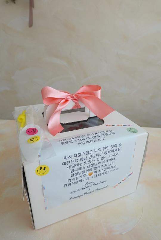 Sunny shared a hamburger birthday cake picture that 515ubs &amp; <a href="/Soonkyu_Project/">#SoonkyuOnTukTukTour2021</a> sent to her on Bubble!

Thank you Sunny 😭

Happy Birthday to our Princess Sunny 🌞