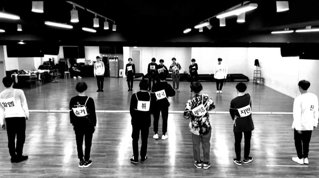 ᴀ ᴅ ᴇ ʟ ɪ ɴ ᴇ⁷ ⊙⊝⊜ Vió a BTS y los extraña tweet media