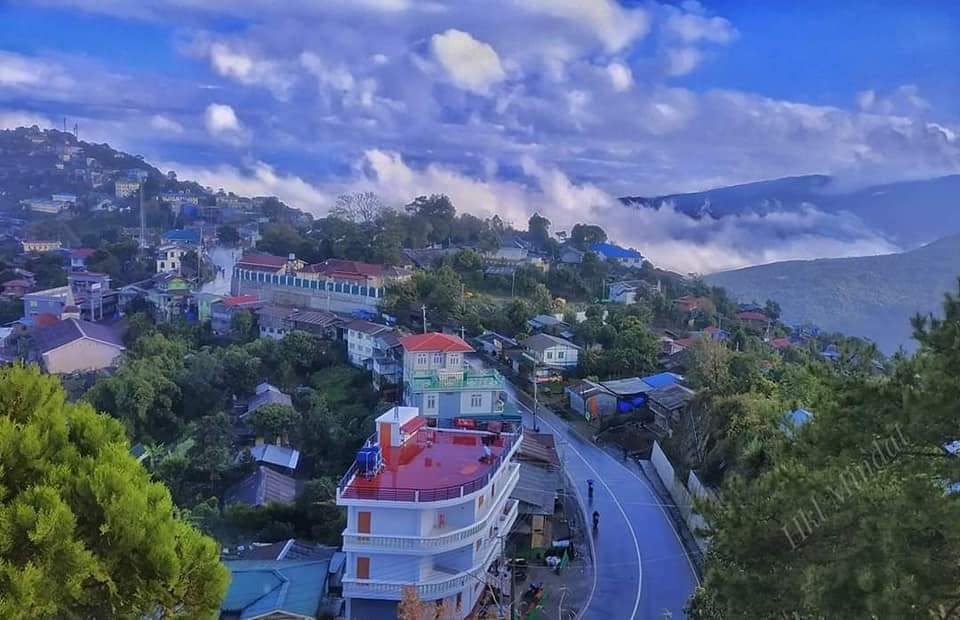 may08996495's tweet photo. BREAKING!!!!!

Junta Terrorists attack Mindat,Chin State with both air strikes and lethal weapons!!! 

Some of the houses were destroyed because they did about 20 shots with lethal weapons !!!

#May15Coup #WhatsHappeningInMyanmar
https://t.co/9aSj93LIW6