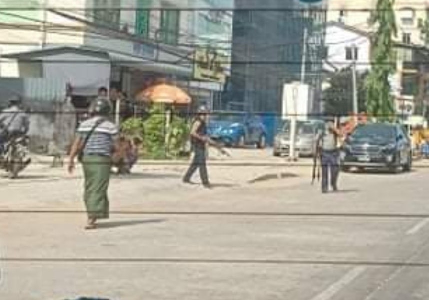 On the morning of May 15, in #Yankin, Junta terrorists forced at least 5 youths to kneel, brutally beat, and abducted them.
#May15Coup
#WhatsHappeningInMyanmar
#MilkTeaAlliance
#ReleaseTheDetainees