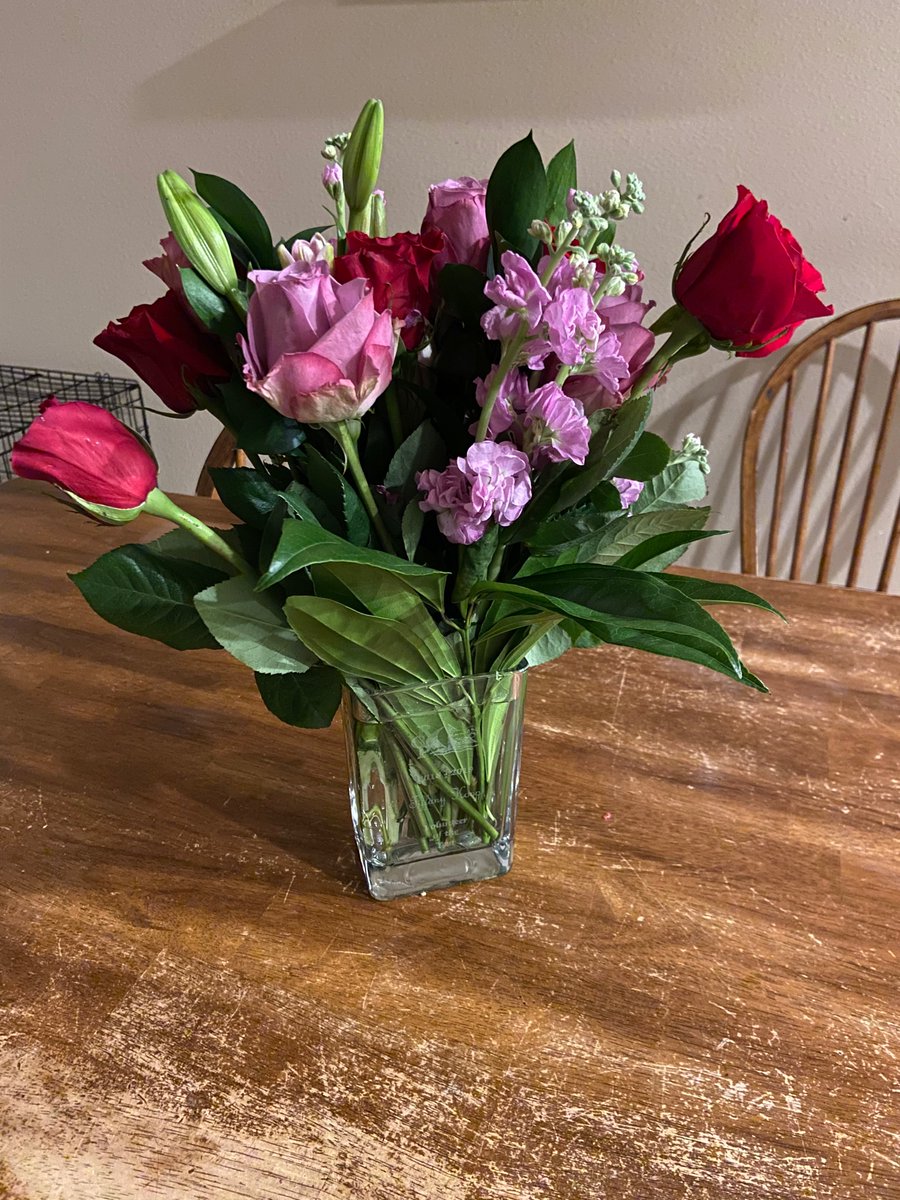 When your amazing district cultural director comes to support the arts and brings you flowers! 😍 <a href="/TaryneEWEup/">Taryne Dismuke</a> you are amazing and I am so thankful for your support! #BulldogPride