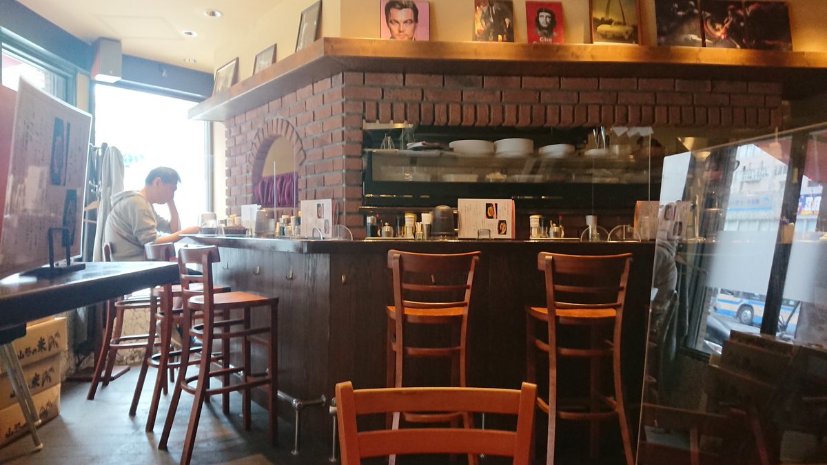 しろ アドレスホッパー Ribero Steak House 横浜市黄金町 ハンバーグ150g サイコロステーキ50gセット 10円 ライス大 無料 店内の雰囲気がいい 紙エプロンだしてくれる配慮がいい お米は山形の ステーキがうまい 店員さんの接客良き アドレス