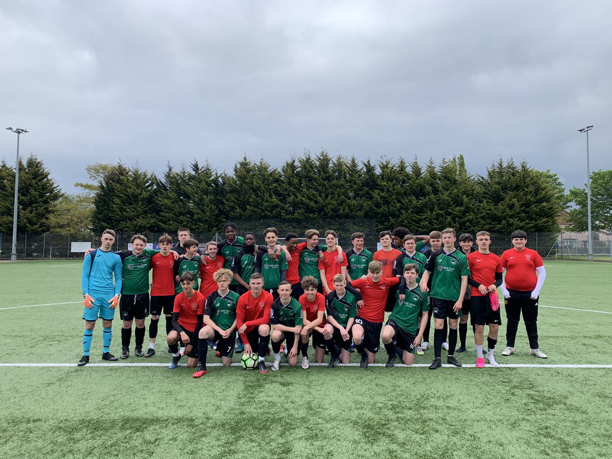 Proud as ever of our older years today. Over £600 raised for <a href="/YoungMindsUK/">YoungMinds</a> a close charity match with the rematch on the horizon! 🔴vs🟢 well done to everyone involved @KingHenrySch