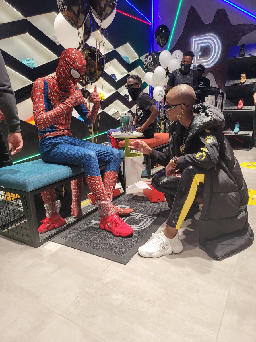 Blessin43264815's tweet photo. Dude has shoes now, finally... thanks @nomoozlie for saving the day. #DripInHighveld https://t.co/BXM8wUx3Xn