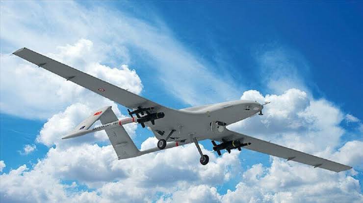 Türk SİHA'ları Avrupa semalarında uçacak. 

➡️Polonya, Türkiye'den 24 adet silahlı insansız hava aracı satın alacak.

➡️Polonya, TB2 SİHA'larının ihraç edildiği ilk NATO ülkesi olacak.

➡️SİHA'lar, anti-tank (ROKETSAN/MAM-L) mühimmatlarıyla beraber teslim alınacak.