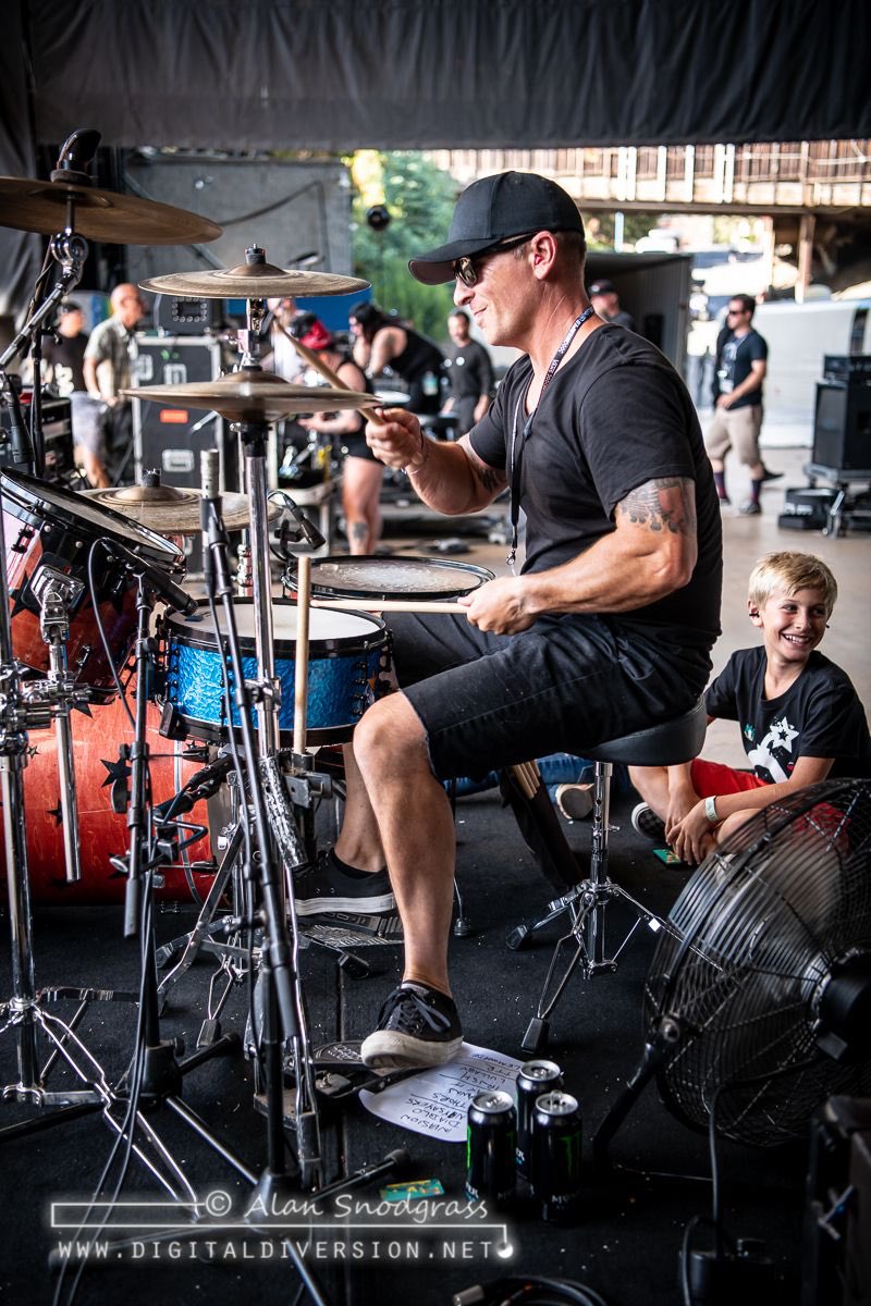 tsunamibombband's tweet photo. Gabe laying it down at #warpedtour in 2019 at #shorelineamphitheatre. 📸: @digdivphoto #tsunamibomb #warpedtour2019 #bands #gabelindeman #drums #drummer #punk #punkrock #touring #shows #music #truthcustomdrums #saludacymbols https://t.co/rRvbumzCBh