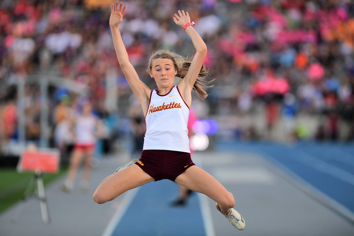 . <a href="/Shelbyromig26/">Shelbyromig</a> claims long jump title, becomes @ankenytrack's 2nd state champ in 2 days: ankenyfanatic.com/2021/05/22/im-…