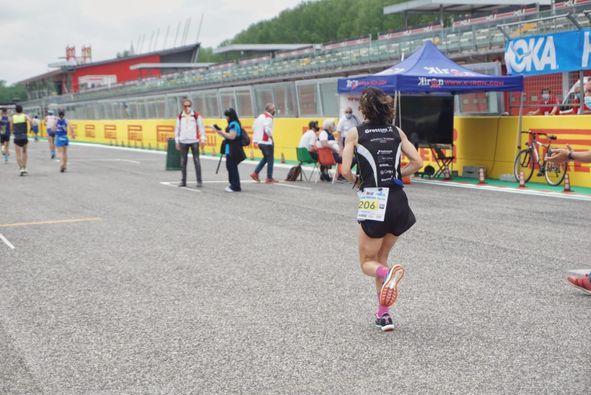 AGGIORNAMENTO ALL'80ESIMO CHILOMETRO: Marco Menegardi domina la corsa seguito ad oltre quattro minuti da Silvano Beatrici. Ben più staccati Massimo Giacopuzzi, Marco Visintini, Angelo Martino Marzari e Filippo Bovanini. Elisa Bravi guida la classifica femminile.