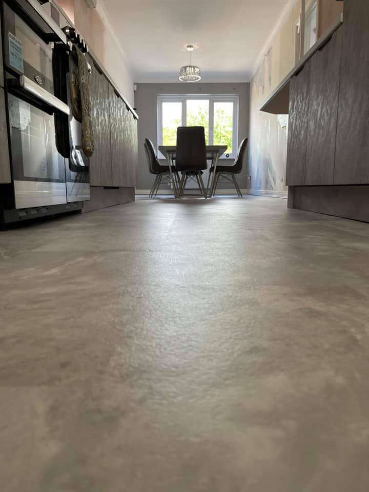 Harrisonsfloor's tweet photo. Tuesday's stunning LVT fit for a lovely family in Leeds,
Our flooring is a perfect match for there stunning new kitchen, perfect choice 😍
Check us out on our other socials:
Facebook:Harrisons Flooring
TikTok:harrisonsflooring
#harrisonsflooringyorkshire
#treatyourfeet
#retweet https://t.co/MmdLwEF87J