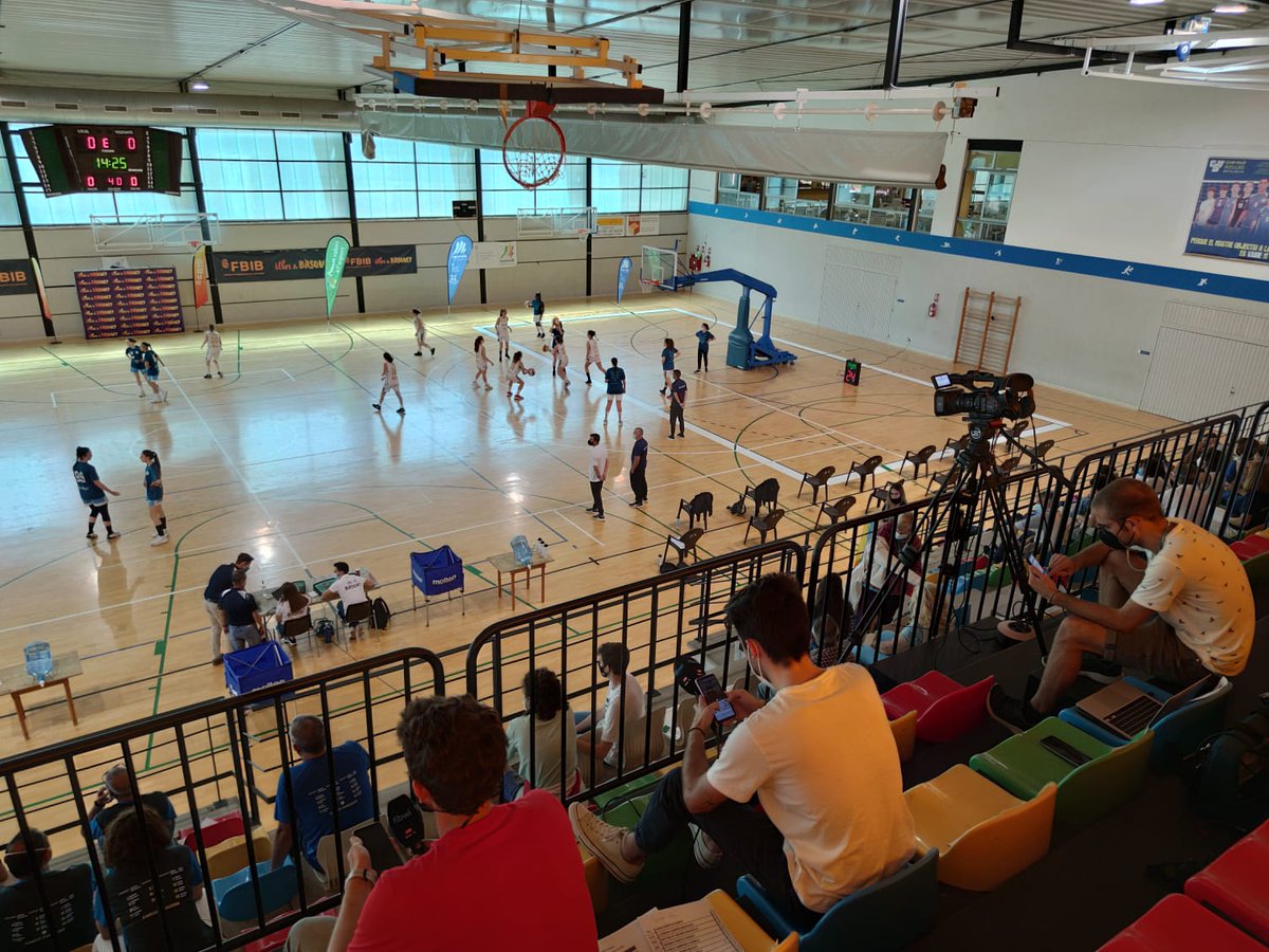 CAMPIONAT DE BALEARS CADET🏆

🏀 EN JOC!

LA SALLE PALMA INSTALUX A 🆚 JOVENT PONS QUINTANA

📍Sóller

📽️Enllaç del partit: youtu.be/BCSfQvGh8wc

🔴En directe amb la col·laboració de <a href="/fibwi/">fibwi</a> i la narració de <a href="/mrequeni15/">Marc Requeni</a> i Joanmi Gomila

#IllesDeBàsquet