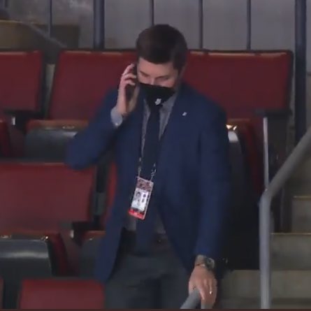 marnylandersen's tweet image. guy meticulously crafts a roster for years only to have one of his best players hurt game one, but all this man cares about is that john’s family is watching &amp;amp; he needs to make sure they know what’s going on. literally running to get them updates. kyle dubas, you’re a class act.