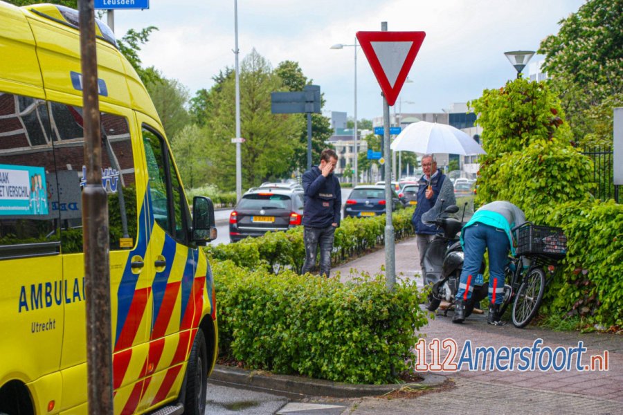 Gewonde bij aanrijding tussen scooterrijder en fietser in #Amersfoort. 112Amersfoort.