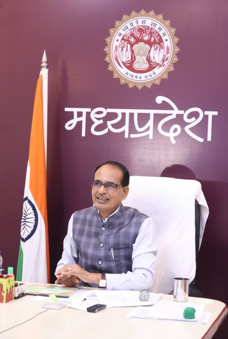 Office of Shivraj (@officeofssc) on Twitter photo मध्यप्रदेश में #COVID19 पॉजिटिविटी रेट 4.82 प्रतिशत रह गई है। हम इसे जनता के साथ #MPJantaCurfew के सहयोग से इसे नियंत्रित करने में सफल रहे हैं।
हमारे यहां जनता ने आगे बढ़कर अपने गांव और वॉर्ड को कोरोना मुक्त करने में हरसंभव योगदान दिया: CM श्री <a href="/ChouhanShivraj/">Shivraj Singh Chouhan</a>
<a href="/FriendsofMP/">Friends of MP</a> मध्यप्रदेश में #COVID19 पॉजिटिविटी रेट 4.82 प्रतिशत रह गई है। हम इसे जनता के साथ #MPJantaCurfew के सहयोग से इसे नियंत्रित करने में सफल रहे हैं।
हमारे यहां जनता ने आगे बढ़कर अपने गांव और वॉर्ड को कोरोना मुक्त करने में हरसंभव योगदान दिया: CM श्री <a href="/ChouhanShivraj/">Shivraj Singh Chouhan</a>
<a href="/FriendsofMP/">Friends of MP</a>