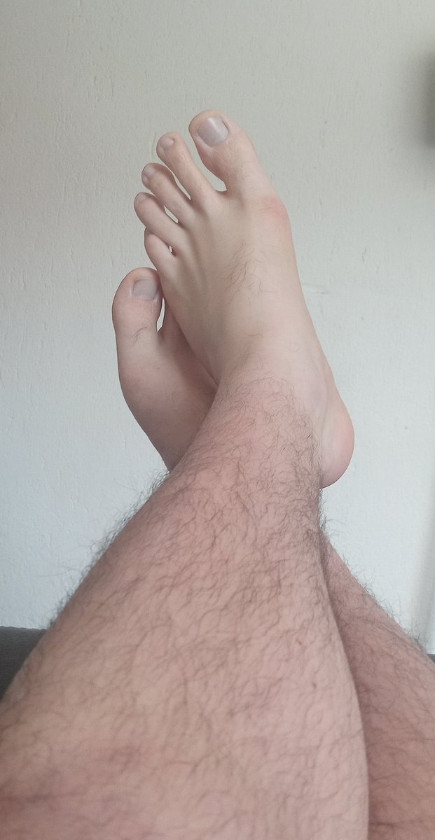 Dilini çıkar ve yalamaya başla.