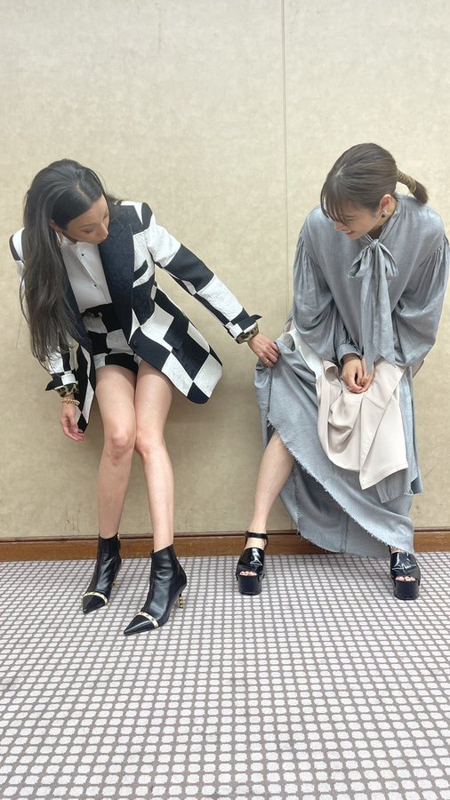 広瀬アリス 菜々緒 美脚見せ合いイチャイチャ 羨ましい 3時間は見ていたい と反響 話題 Abema Times