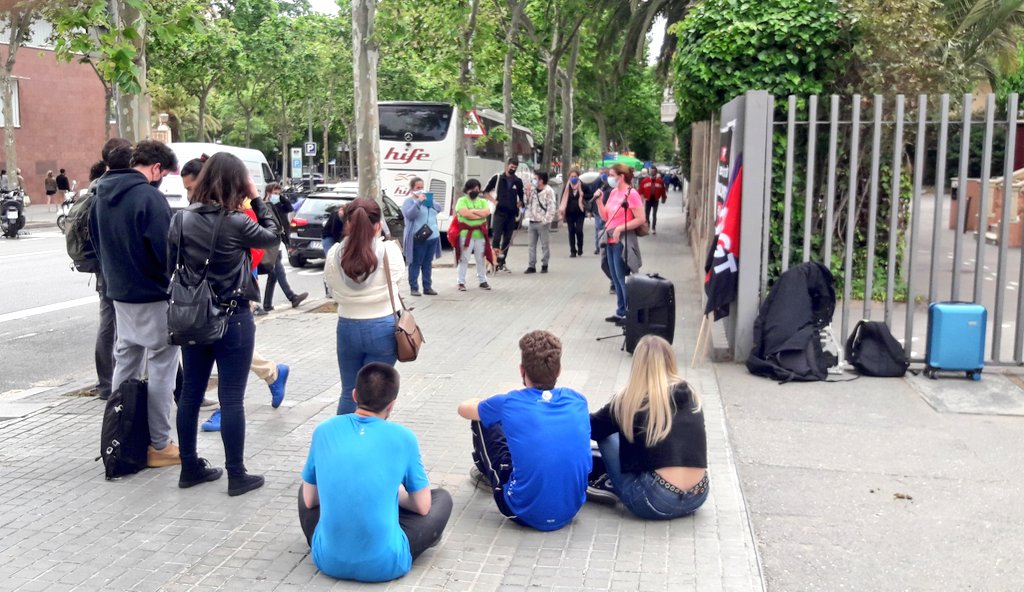 CGTEnsenyament's tweet photo. La mateixa lluita.
📢 Necessàries però precaritzades!
📢 Internalització i Municipalització ja!
#StopExternalitzacio #StopSubconTratas https://t.co/DQ2pJ7JfY0