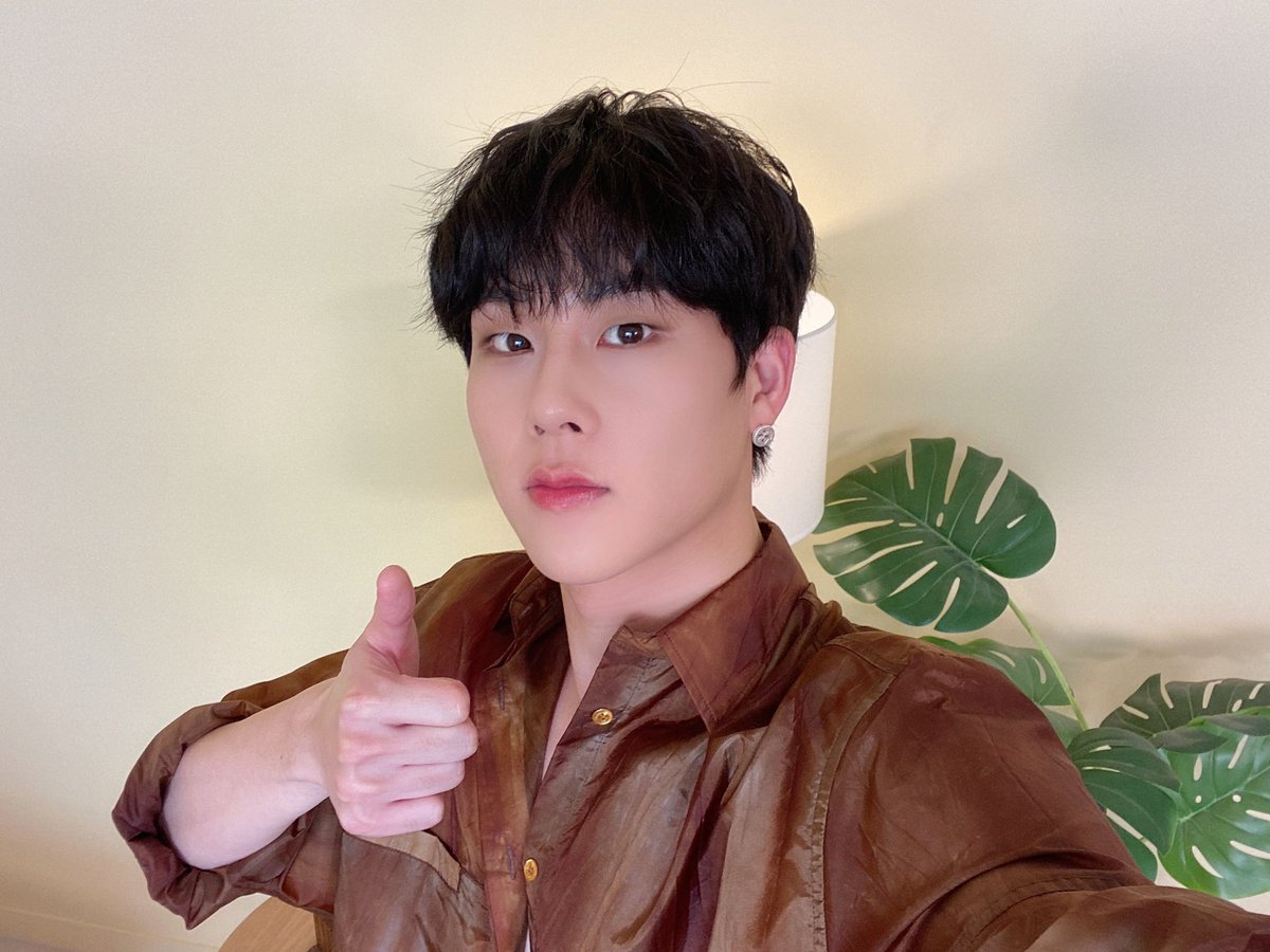 OfficialMONSTAX's tweet photo. NS윤지 선배님과 내가 너무 좋아하고 불렀던 노래를 제가 하게되어서 영광입니다 !!많이 많이 사랑해주세요!!🖤🖤 #주헌 #IfYouLoveMe https://t.co/ea1p3hbZLI