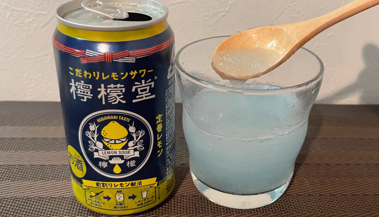 暑い夏にいいかも！？レモンサワーにガリガリ君を溶かして食べる！