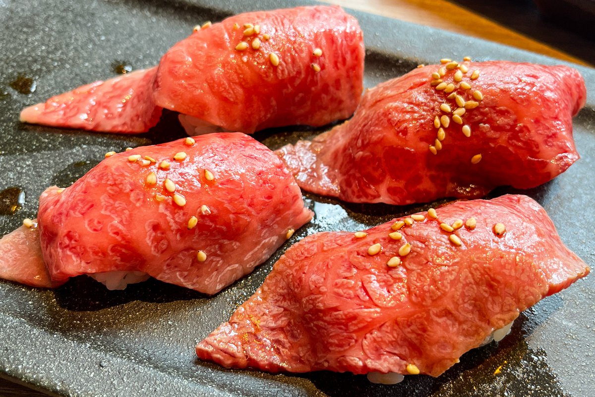 上等焼肉ひらく 東京 渋谷駅から徒歩7分 ランチ時に黒毛和牛焼肉の食べ放題を堪能できるお店 ロースやカルビ ハラミなど定番部位はもちろん 希少部位やとろける食感のミスジも思う存分食べまくれる 旨味抜群な炙り肉寿司も食べ放題で肉まみれになりたい人に 上等焼肉ひらく 東京 渋谷駅から徒歩7分 ランチ時に黒毛和牛焼肉の食べ放題を堪能できるお店 ロースやカルビ ハラミなど定番部位はもちろん 希少部位やとろける食感のミスジも思う存分食べまくれる 旨味抜群な炙り肉寿司も食べ放題で肉まみれになりたい人に