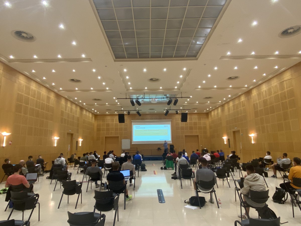xescoespar's tweet photo. Máster Alto Rendimiento en @inefcat #mastercede #xescoespar #formacionpresencial #entrenador #coach #educar #infljencer #inspirador #altorendimiento #skills https://t.co/S9JckpkAUI