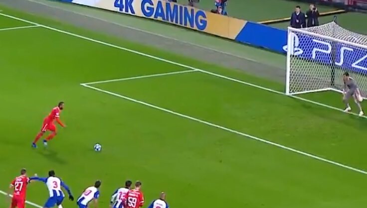 Jhdharrison1's tweet photo. I often tweet about suboptimal PK saving strategies but here #Casillas performs one of the best routines I’ve seen!

• Dive starts when contact is made - taker can’t adjust✅

 • Horizontal power step - maximises dive range✅

• Small forward step - maximises reaction time✅ https://t.co/h6rZ85tpDC