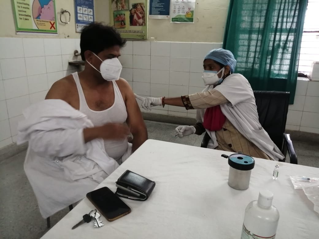 #vaccinated 1st Dose today,May #Allah protect all of us from this #Pandamic.Take the #vaccine as soon as possible.it's very important.
@DarbhangaLive 
@SevadalDBG 
@drharshvardhan 
@KirtiAzaad 
@Dr_Uditraj 
@amu_page 
@AMUSU_official_ 
@WithCongBihar 
@AMUNetwork