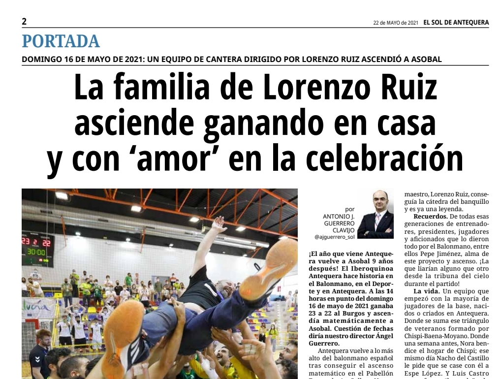 💪🏐 📸 #Antequera vuelve a la Asobal. 
🗞️ Dos formas intensas e históricas de recoger el ascenso a lo más alto del #Balonmano
#Periodismo a pie de pista
#mividaenuntuit #TQP #CFY #EMVL #MELM #MNAS 
#Lorenzo es #leyenda como lo fueron Manolo Porras y Fernando Argüelles