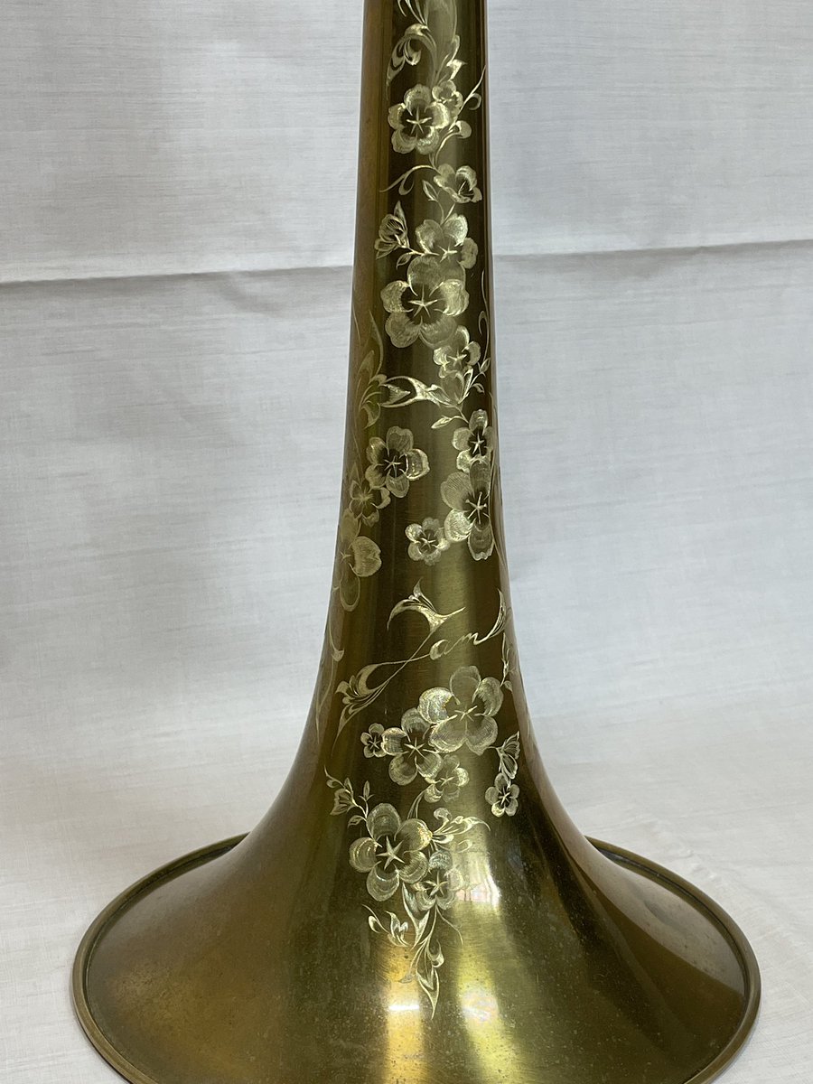 ネモフィラが咲き乱れる中に、オーナーさんが立ち上げたビッグバンド名