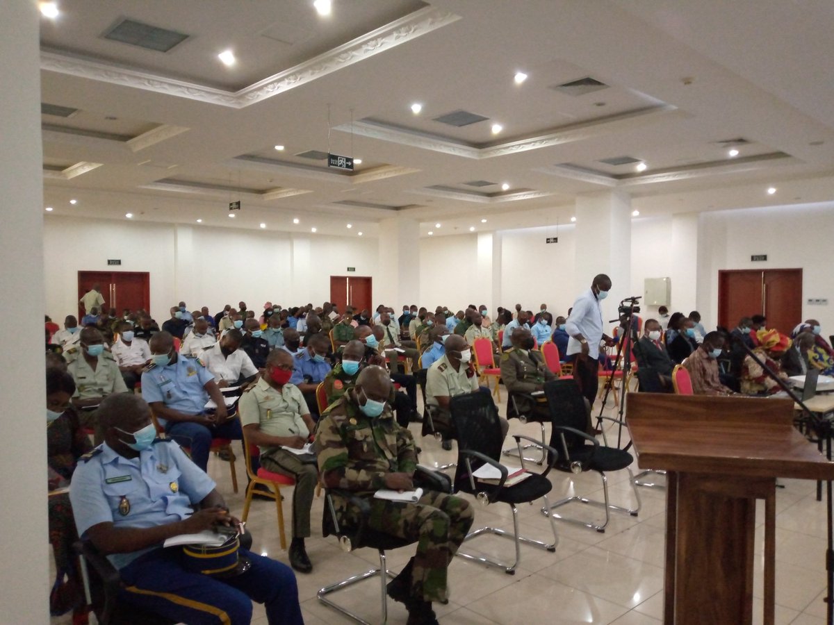 mjusvi's tweet photo. Les agents de la force publique formés sur le respect des droits de l'homme en période de lutte contre la Covid19
#RepCongo
#CNDH
@PNUDRepduCongo https://t.co/FgTFXQgPhA