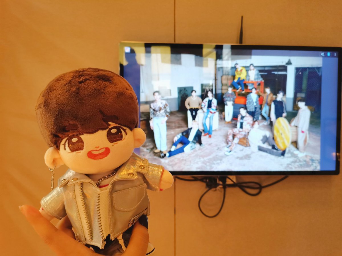 SVTHoliday17's tweet photo. ✨久违了的育儿日

#holido #seventeen 
#홀리도 #세븐틴 https://t.co/BCH3eT1Kla