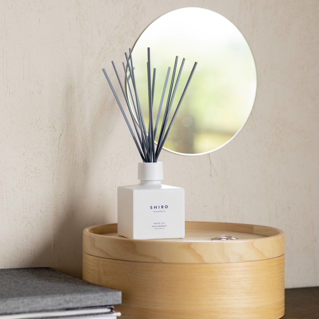 家にいる時間を、香りが豊かにしてくれる。
The scent enriches your time at home.
▶︎ bit.ly/3hIqbL1
 #SHIRO #roomfragrance