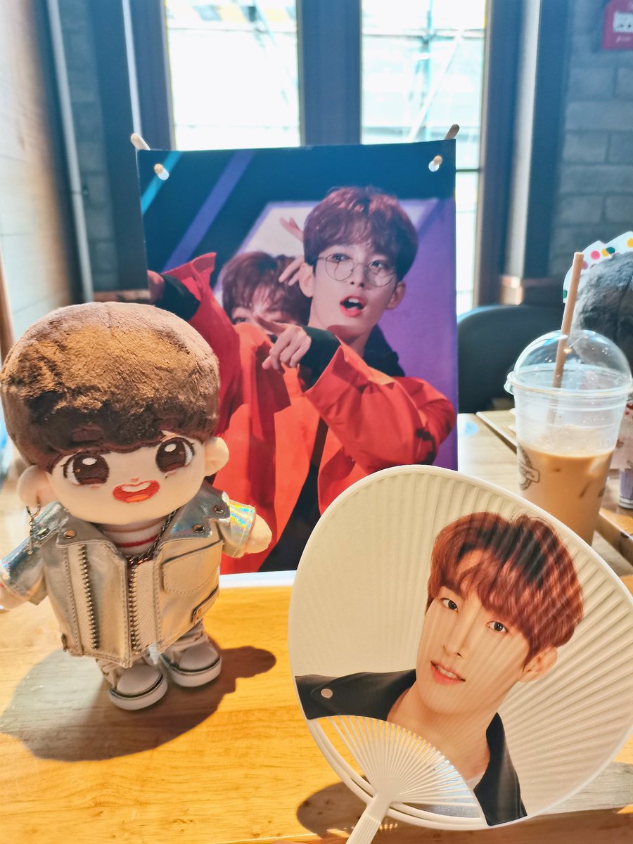 SVTHoliday17's tweet photo. ✨久违了的育儿日

#holido #seventeen 
#홀리도 #세븐틴 https://t.co/BCH3eT1Kla