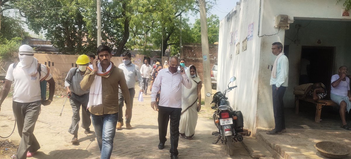 DoprupF's tweet photo. आज ग्राम पंचायत नियामतपुर ठाकुरान विकासखंड कमालगंज में सैनिटाइजेशन का कार्य कराया गया निगरानी समिति को एक्टिवेट किया गया।
@DMFarrukhabadUP 
@uppanchayatiraj https://t.co/0970Vd9jnI