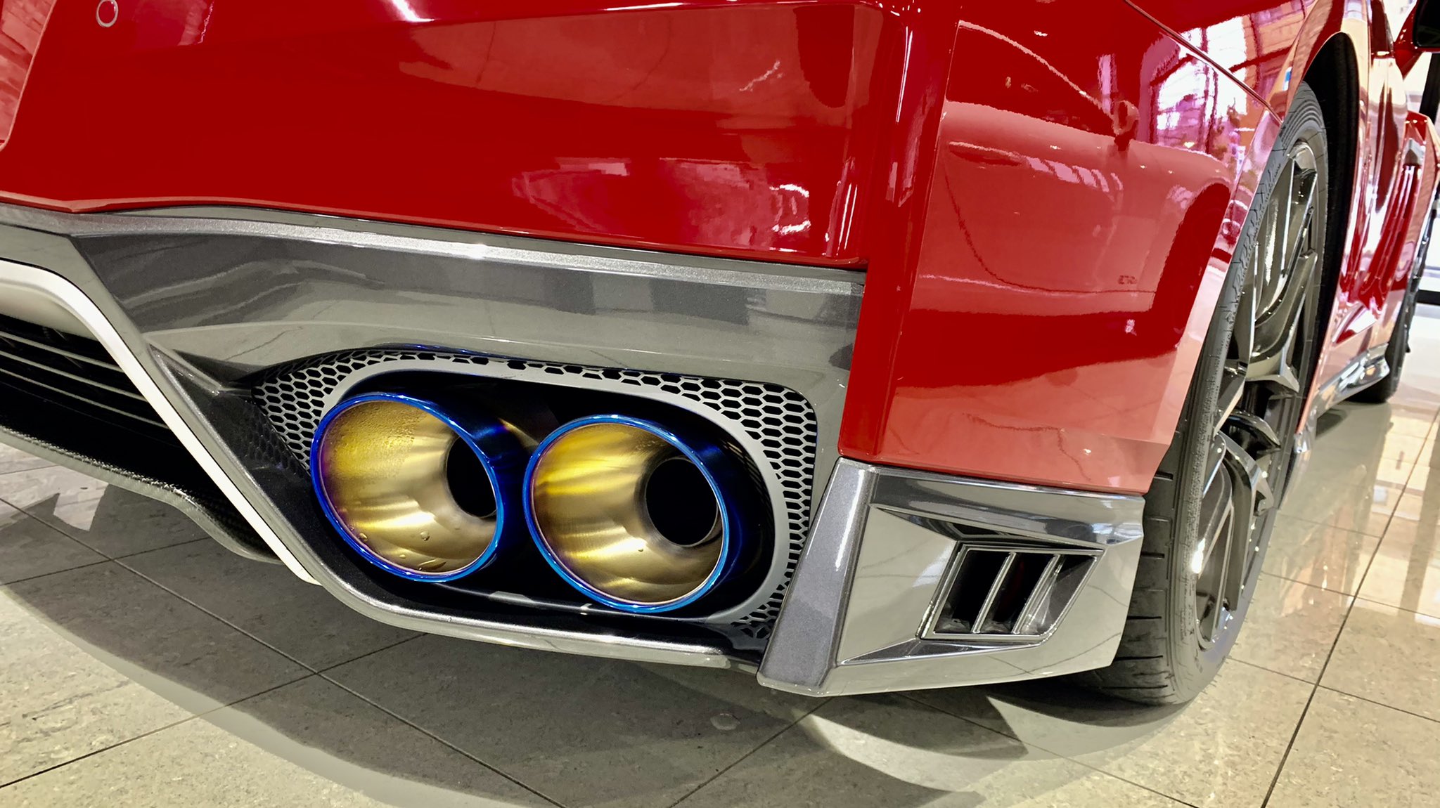 Xcely R35 GT-R専用 チタンマフラーカッター タイプ3 のパーツ