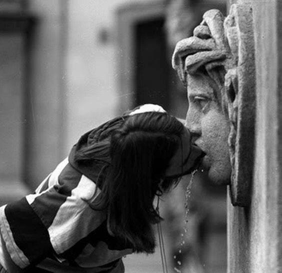 “Acostúmbrate a prestar atención a lo que dice otra persona y, en la medida de lo posible, procura entrar en su mente. Por lo general, primero hay que aprender muchas cosas antes de poder juzgar la acción de otro con conocimiento”.
Marco Aurelio