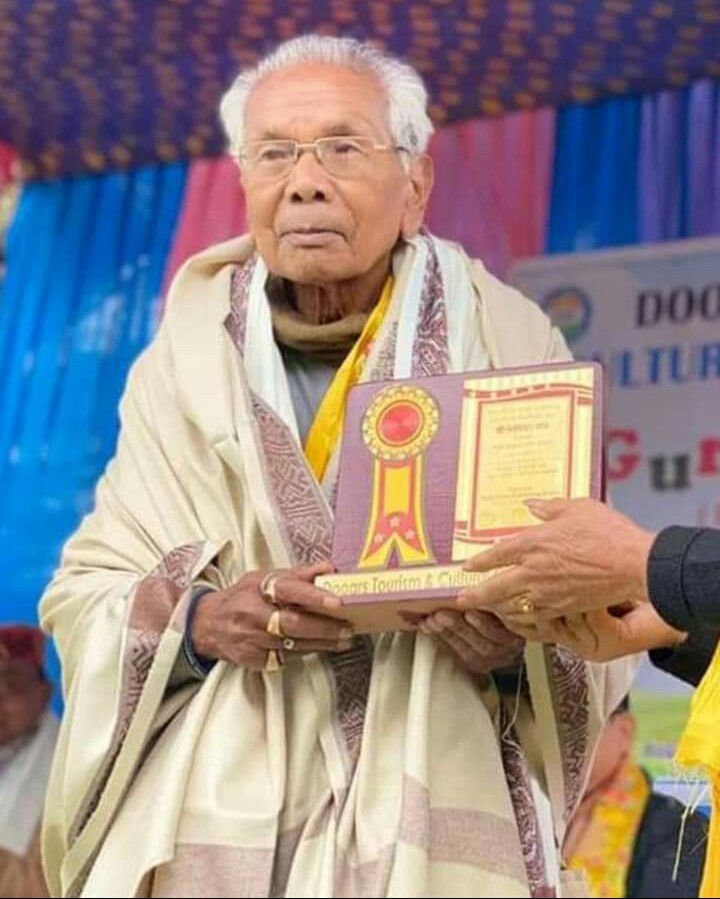 JayantaRoyJPG's tweet photo. আজি হারে গেইল হামার উত্তরবাংলার এক নামিক্কর গিদাল, সুরকার, কবি, রাজবংশী সমাজের গৌরব মানি ধনেশ্বর রায়।  উমার পরম আত্মার শান্তি কামনা করো আরহ উমার ঘরের মানষিলার জানাও মোর সমবেদনা। https://t.co/S1R8tSdak6