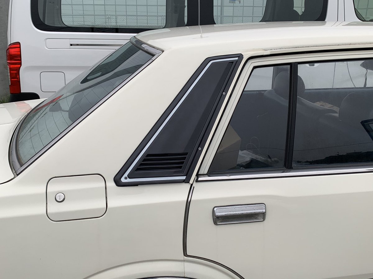 かねよし A Twitter ぼかし剤の使い方マスターしたし 前オーナー時代にマスキングでオールペンされちゃったせいでメクラとか雨樋の上に出来てる 塗装の段差を消そう